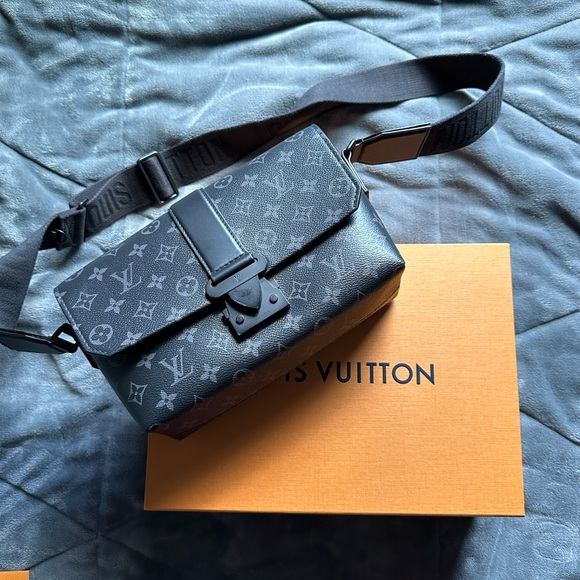 Authentic Louis Vuitton S-Cape Messenger Bag- Posh Authenticated Reseller! - Picture 12 of 16